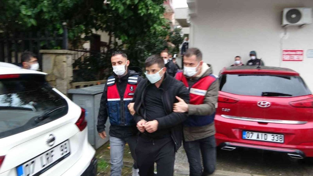 Manavgat'ta babasının teslim olmasını sağladığı Deniz Çelik, tekrar yakalanacağını anlayınca intihar etti