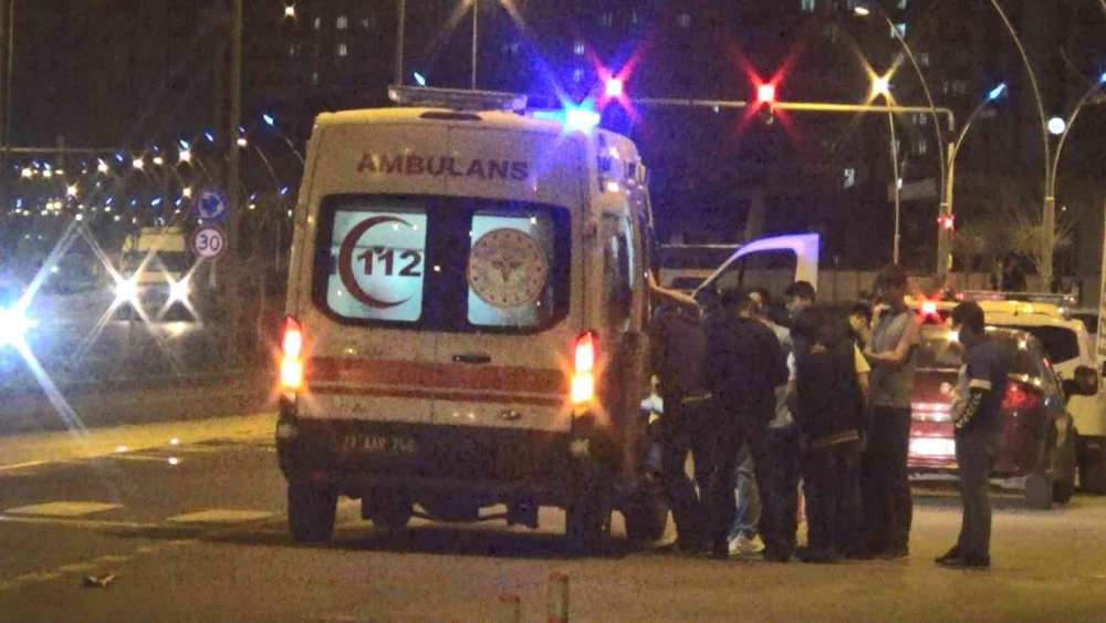 Koltuk atölyesinde korkutan patlama! 2 işçi yaralandı mahalleli sokağa döküldü