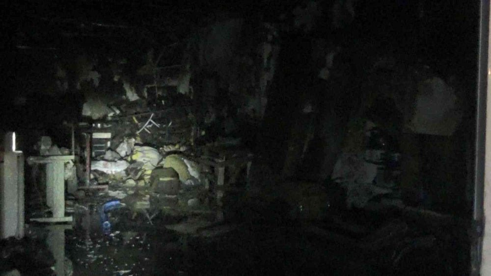 Koltuk atölyesinde korkutan patlama! 2 işçi yaralandı mahalleli sokağa döküldü