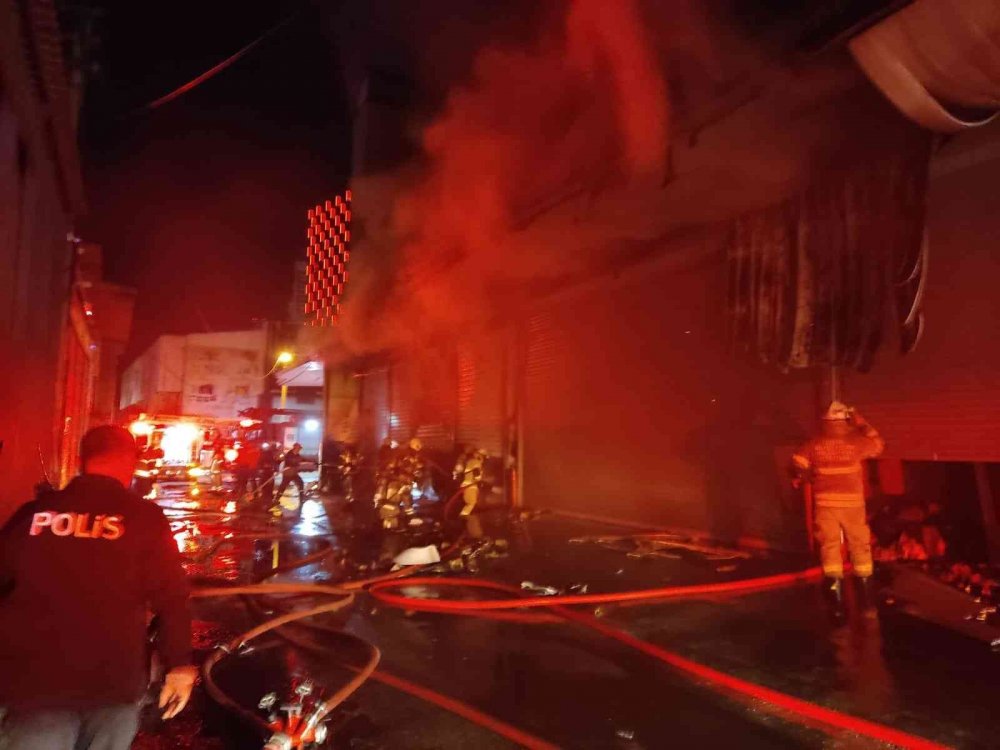 Gıda çarşısında yangın dehşeti! Alevler 3 iş yerinde daha sıçradı