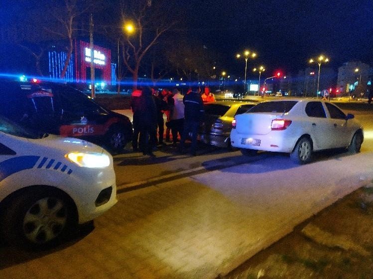 Konya'da hareketli gece! 17 yaşındaki ehliyetsiz sürücü kovalamaca sonucu yakalandı