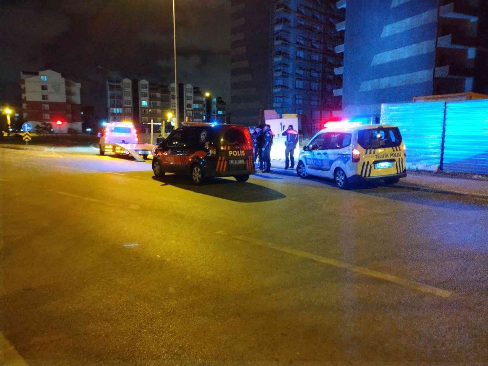 Konya'da hareketli gece! 17 yaşındaki ehliyetsiz sürücü kovalamaca sonucu yakalandı