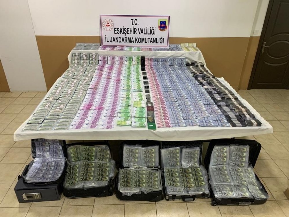 Milyonlarca sahte dövizle yakalanmışlardı! Kamerun ve Ugandalı dolandırıcılar tutuklandı