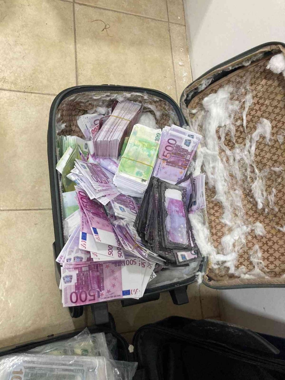 Milyonlarca sahte dövizle yakalanmışlardı! Kamerun ve Ugandalı dolandırıcılar tutuklandı