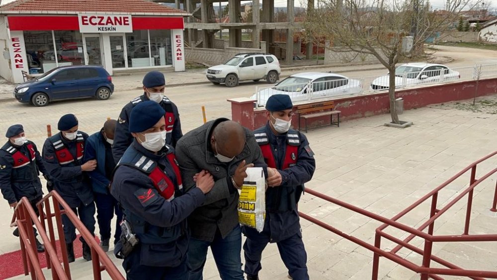 Milyonlarca sahte dövizle yakalanmışlardı! Kamerun ve Ugandalı dolandırıcılar tutuklandı