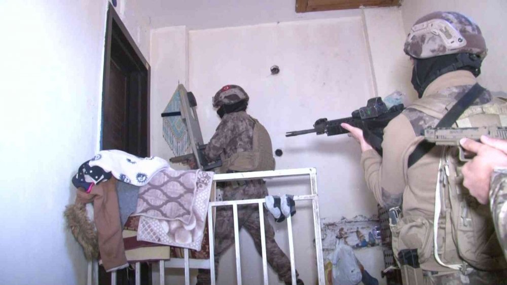 Sahte dolar çetesine özel harekat polisiyle baskın