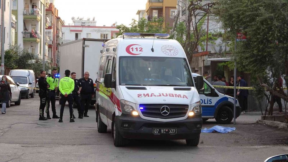 Antalya'da acı ölüm! 2 yaşındaki Tulin oyun oynadığı kamyonun altında can verdi