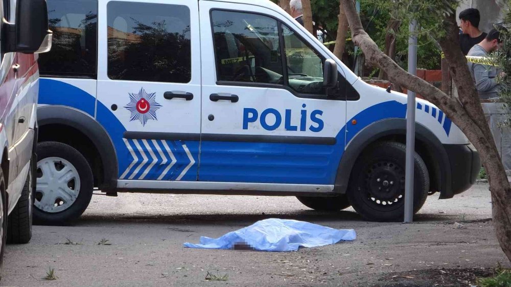 Antalya'da acı ölüm! 2 yaşındaki Tulin oyun oynadığı kamyonun altında can verdi