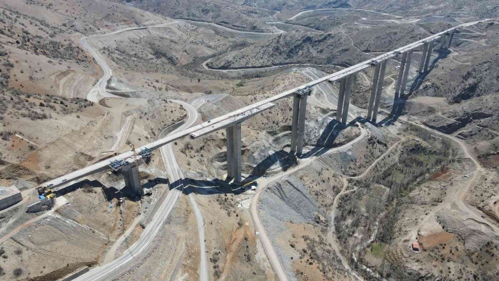 Konya Eğiste Hadimi Viyadüğü trafiğe ne zaman açılıyor? Bakan Karaismailoğlu tarih verdi