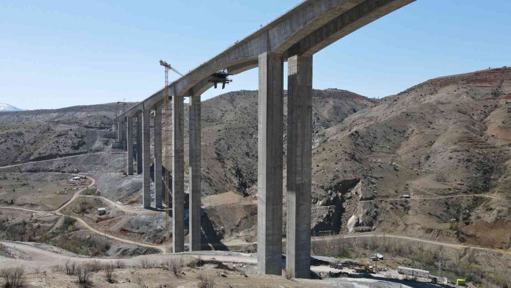 Konya Eğiste Hadimi Viyadüğü trafiğe ne zaman açılıyor? Bakan Karaismailoğlu tarih verdi