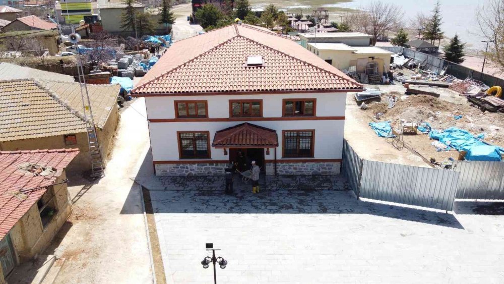 Konya Hüyük'te restorasyonu tamamlanan tarihi Tolca Şeyh Şehabettin Cami yeniden ibadete açıldı