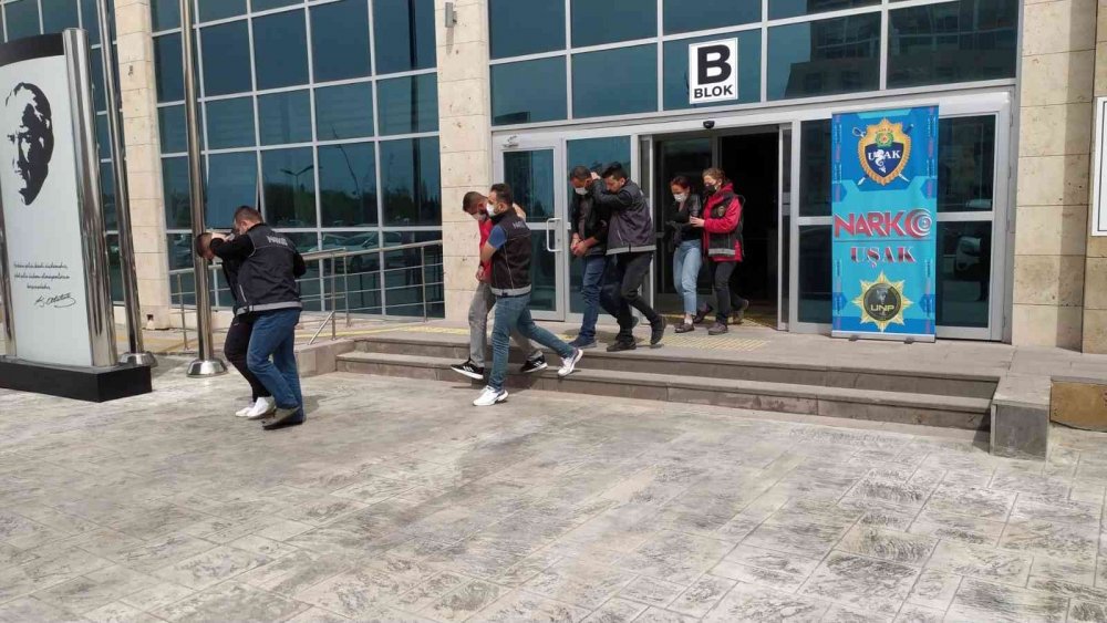 Otomobilin yedek lastiğinden bin 386 uyuşturucu hap çıktı