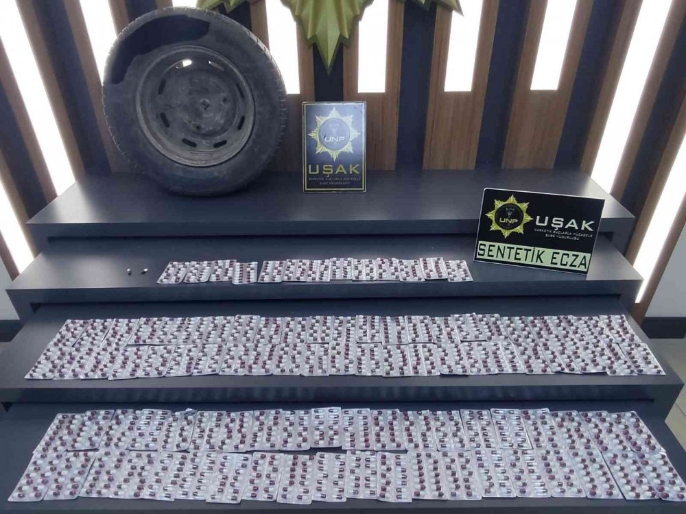 Otomobilin yedek lastiğinden bin 386 uyuşturucu hap çıktı
