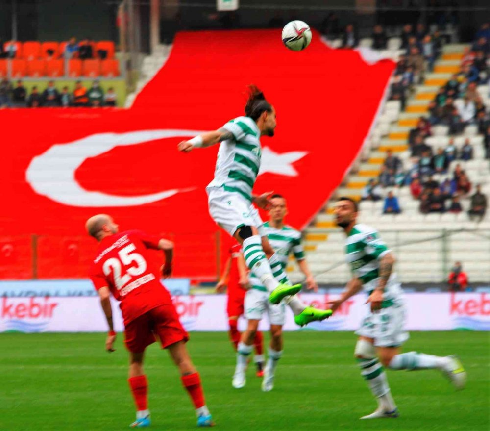 Konyaspor ikinciliği bırakmak istemiyor