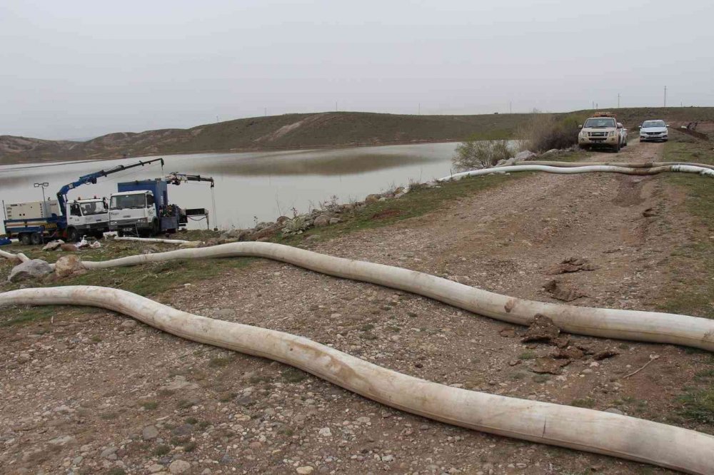 Konya'nın yağışları yüzleri fazlasıyla güldürdü! Günlük 70 bin metreküp su tahliye ediliyor