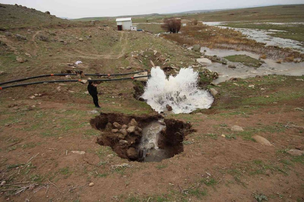 Konya'nın yağışları yüzleri fazlasıyla güldürdü! Günlük 70 bin metreküp su tahliye ediliyor
