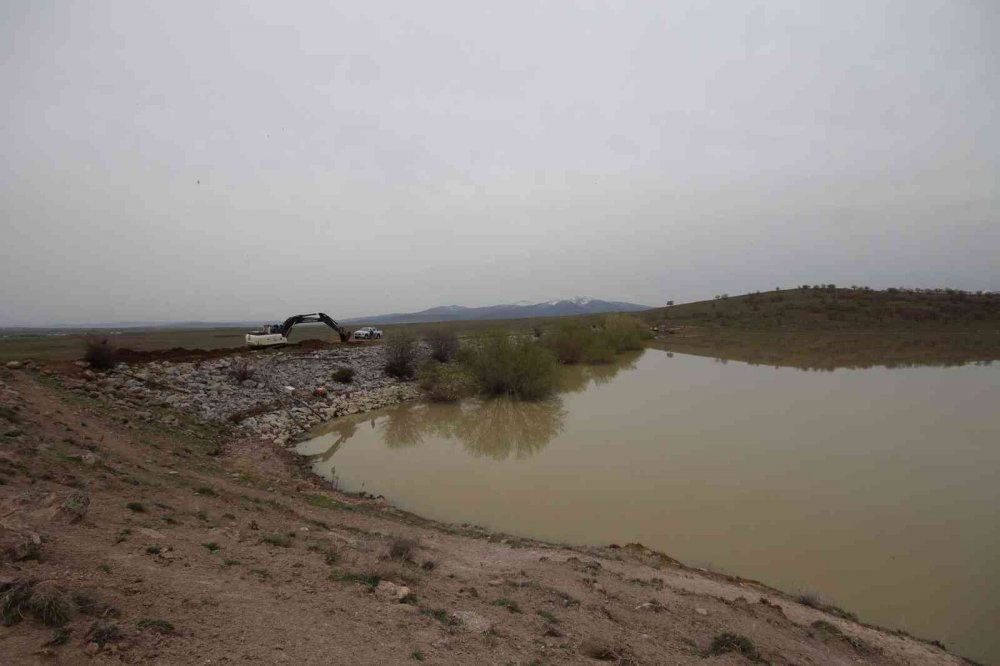 Konya'nın yağışları yüzleri fazlasıyla güldürdü! Günlük 70 bin metreküp su tahliye ediliyor