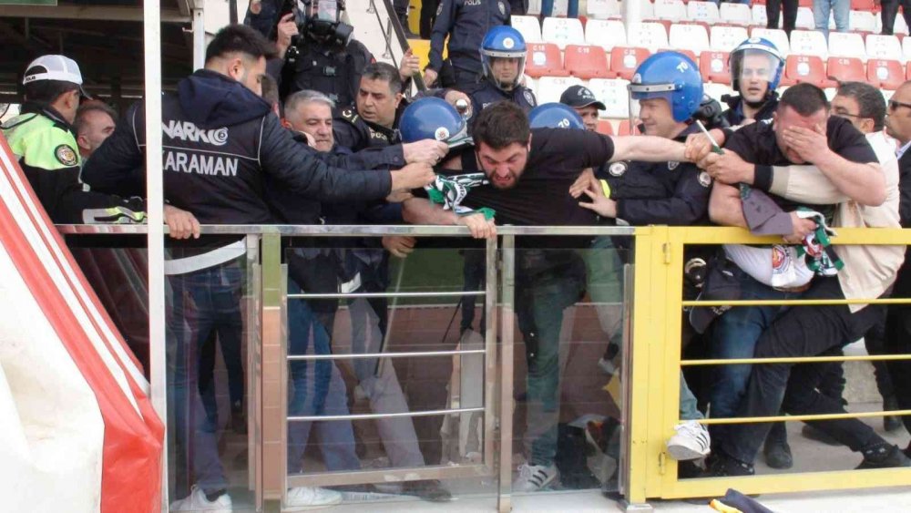 Play-Off maçında tribünler karıştı! Konya tarafında 4 kişi kafasına gelen taşlarla yaralandı
