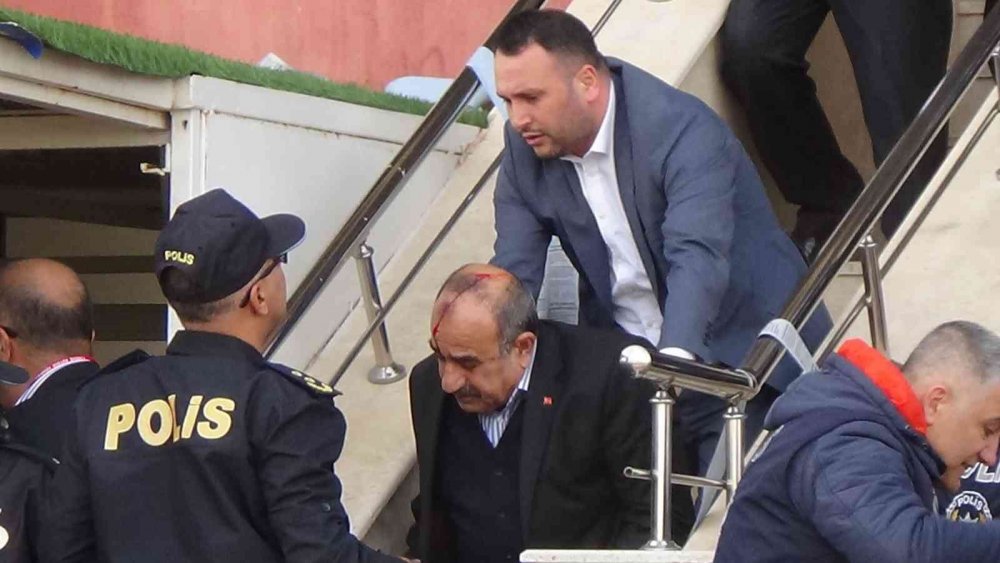 Play-Off maçında tribünler karıştı! Konya tarafında 4 kişi kafasına gelen taşlarla yaralandı