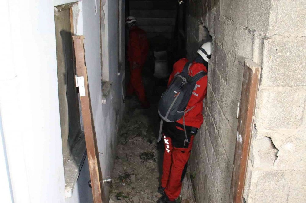 Mahalle ayağa kalktı, ekipler seferber oldu! Kaybolan 8 yaşındaki Nur karış karış aranıyor