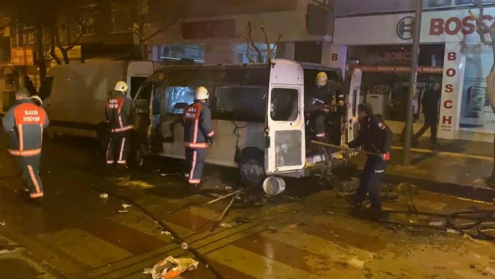 Mobilya malzemesi yüklü işçi servisinde art arda patlama! Alev topuna döndü
