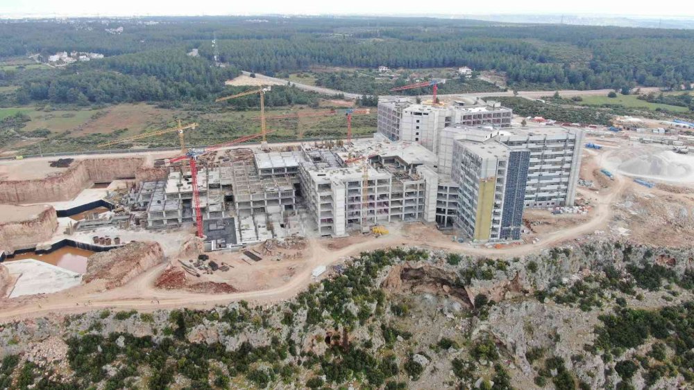 Antalya'ya dev yatırım geliyor... Yüzde 50'si tamamlanan yapı havadan görüntülendi