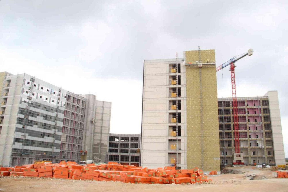 Antalya'ya dev yatırım geliyor... Yüzde 50'si tamamlanan yapı havadan görüntülendi