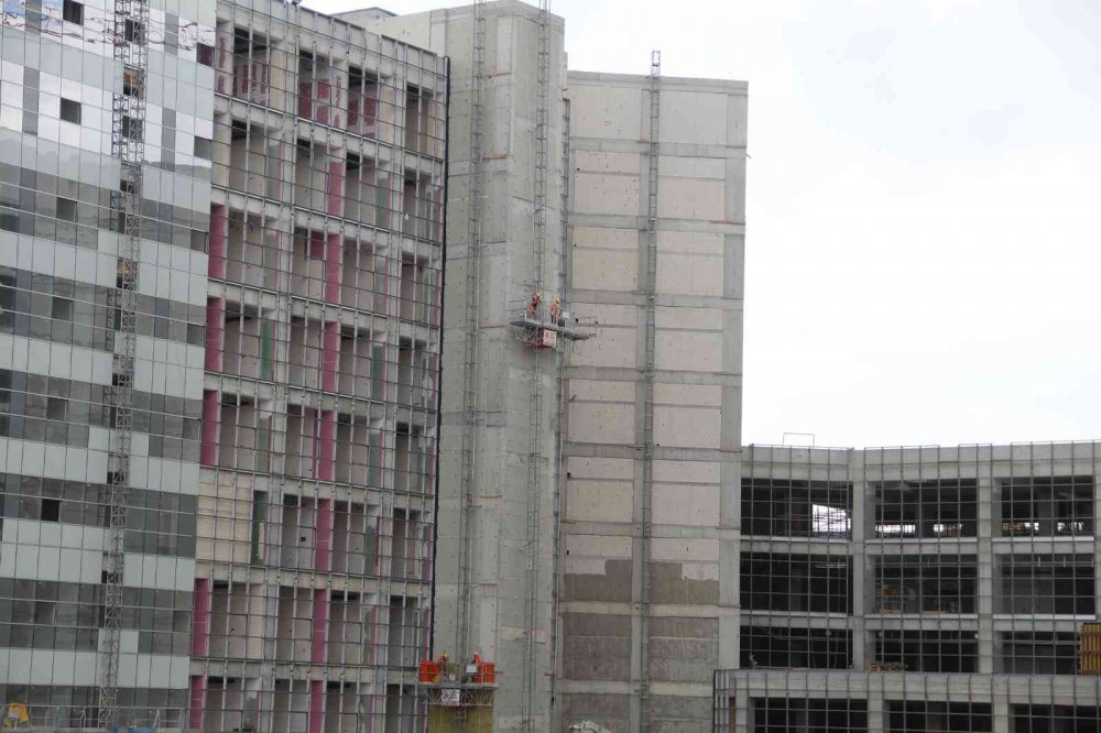 Antalya'ya dev yatırım geliyor... Yüzde 50'si tamamlanan yapı havadan görüntülendi