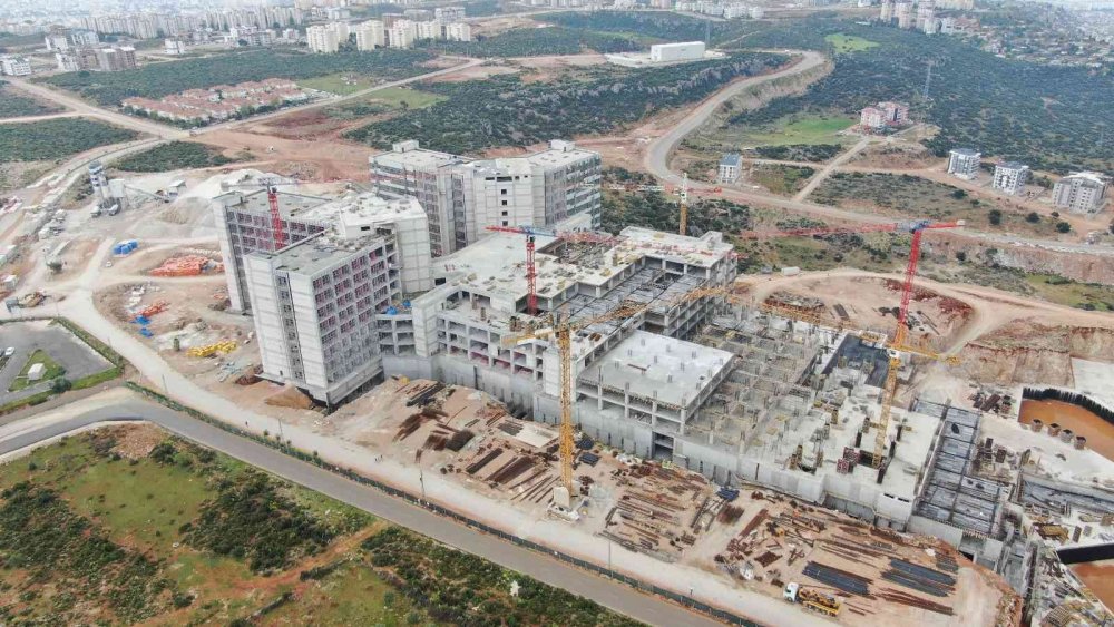 Antalya'ya dev yatırım geliyor... Yüzde 50'si tamamlanan yapı havadan görüntülendi