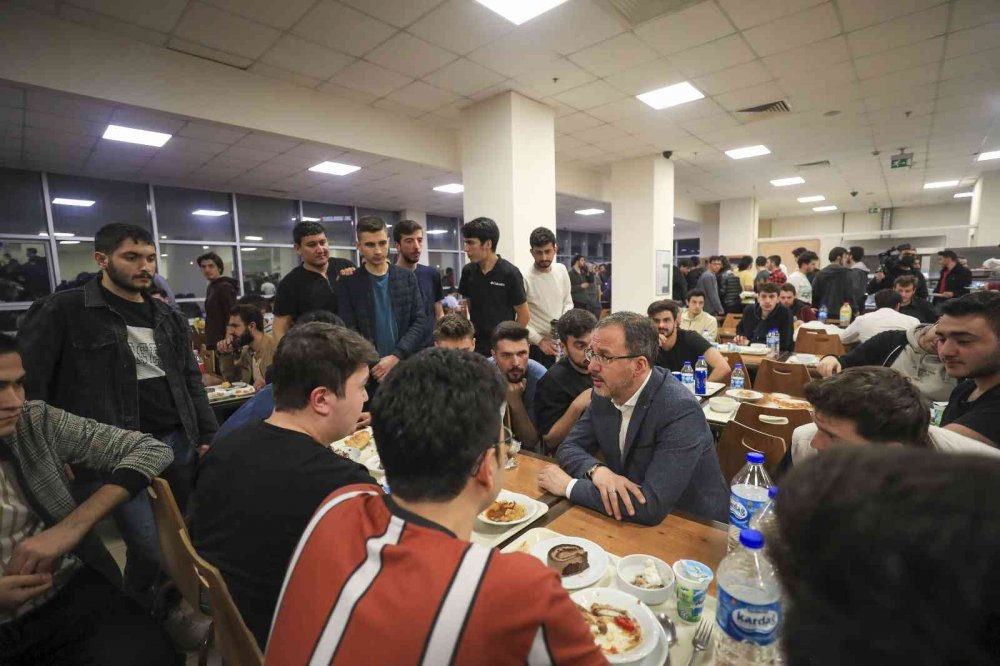 Bakan Kasapoğlu ve Türev Şef’ten öğrencilere Konya dahil 5 ilden 'Anne Yemeği'