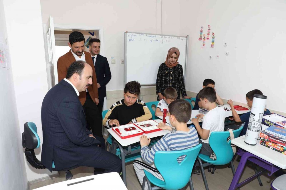 Başkan Altay Sarayönü ve Kadınhanı'nda esnaf ve vatandaşı dinledi