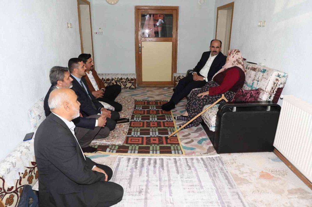 Başkan Altay Sarayönü ve Kadınhanı'nda esnaf ve vatandaşı dinledi