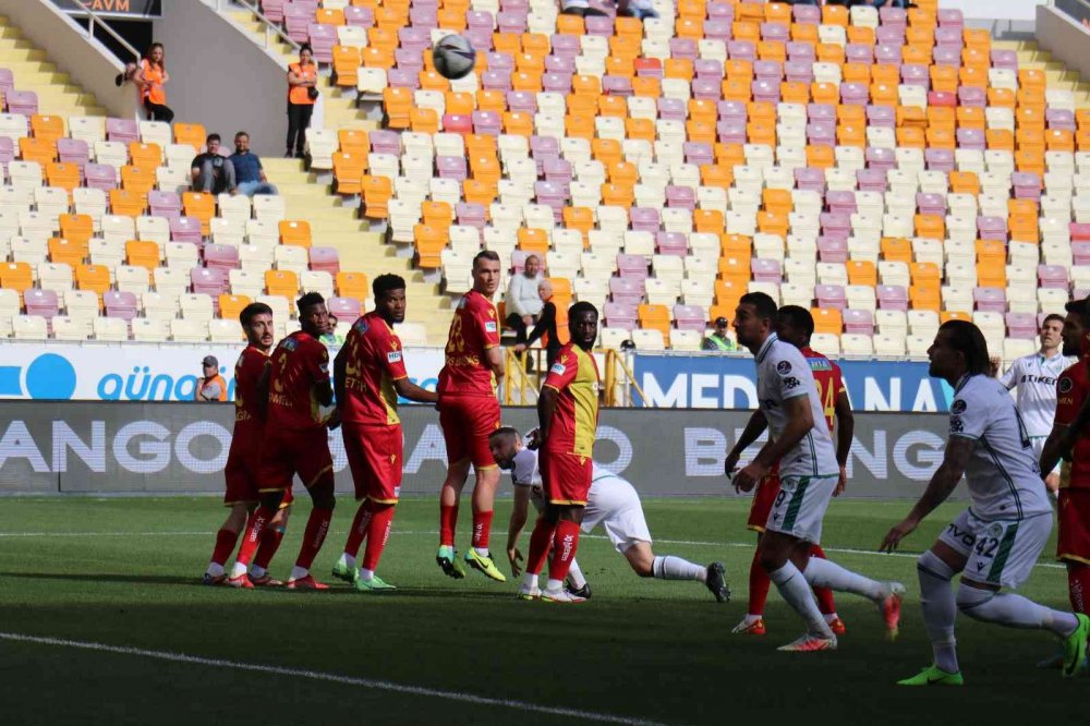 Konyaspor lig ikinciliği yarışına devam! Malatya'dan da puanla dönüyor