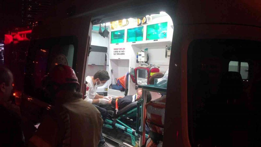 Otomobil park halindeki 4 araca çarptı! Kaan Umut Yiğit ve Emir Karayatlar yaralandı