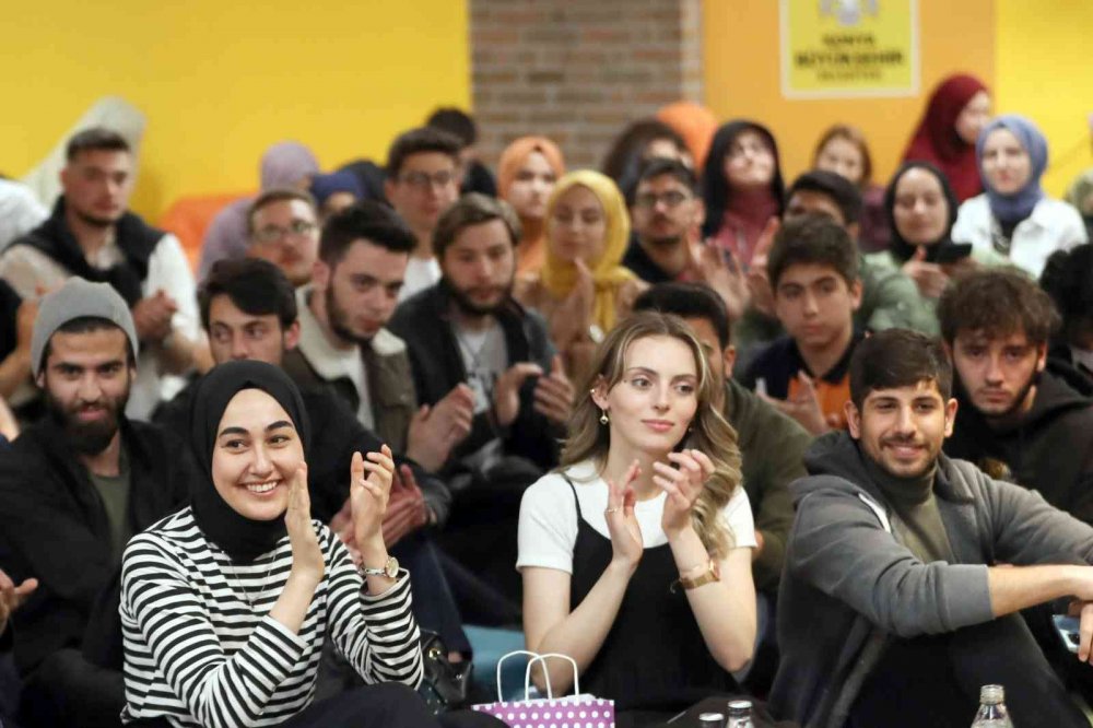 Güneş sistemini tartışan Konyalı fenomen öğrenciler Azerbaycan TEKNOFEST’e katılacak