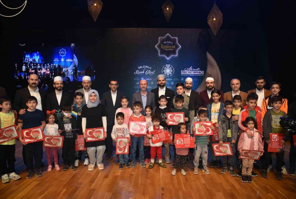 Konya'da Ramazan akşamları devam ediyor... Selçuklu’da hafızlardan Kur’an ziyafeti mest etti