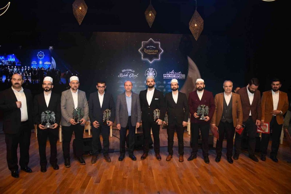 Konya'da Ramazan akşamları devam ediyor... Selçuklu’da hafızlardan Kur’an ziyafeti mest etti