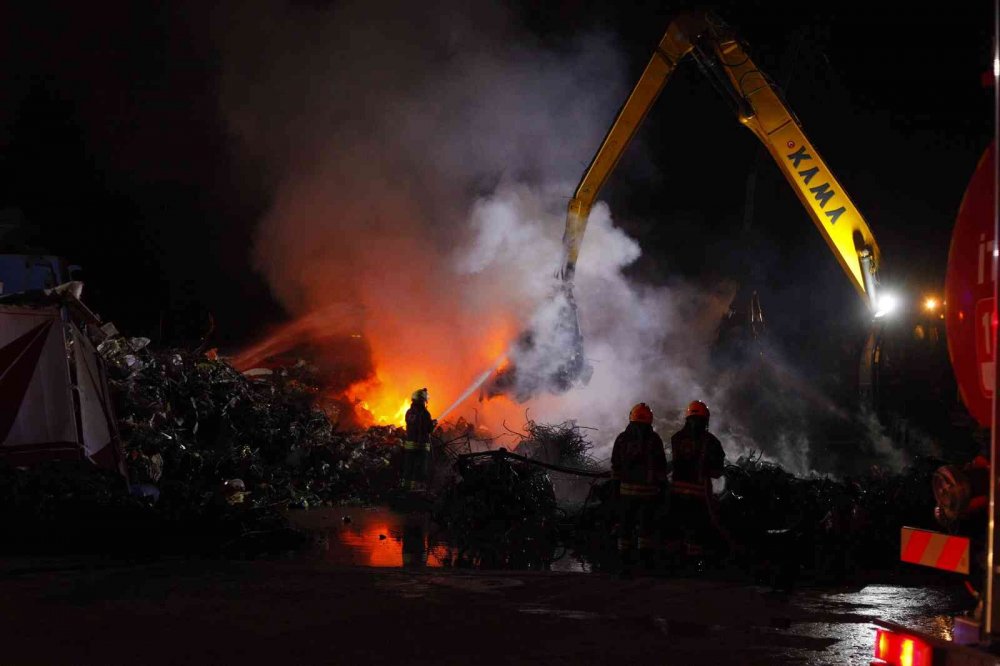 Konya hurdacılar sanayinde kimyasal madde patlaması sonrası çıkan yangın söndürüldü! Can Akpınar yaralandı