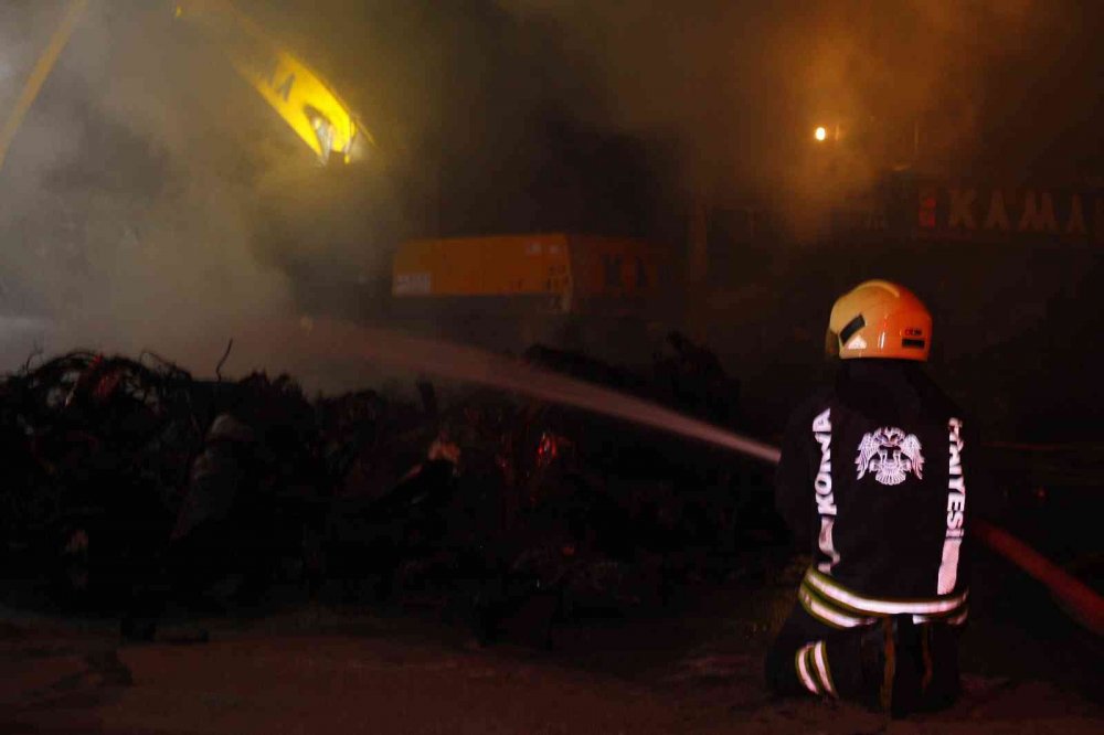Konya hurdacılar sanayinde kimyasal madde patlaması sonrası çıkan yangın söndürüldü! Can Akpınar yaralandı