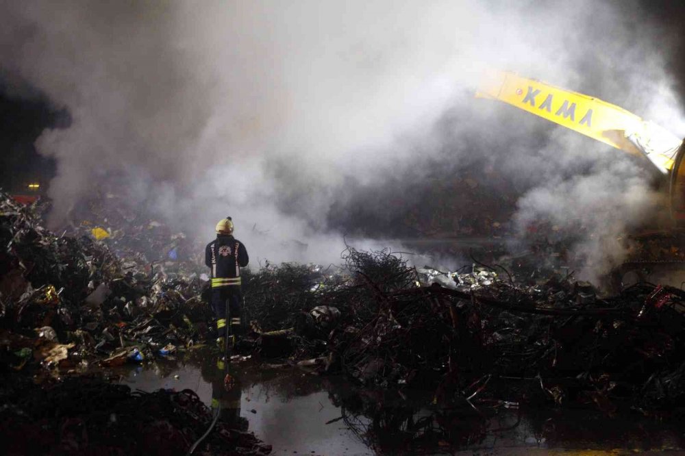 Konya hurdacılar sanayinde kimyasal madde patlaması sonrası çıkan yangın söndürüldü! Can Akpınar yaralandı