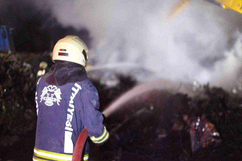 Konya hurdacılar sanayinde kimyasal madde patlaması sonrası çıkan yangın söndürüldü! Can Akpınar yaralandı