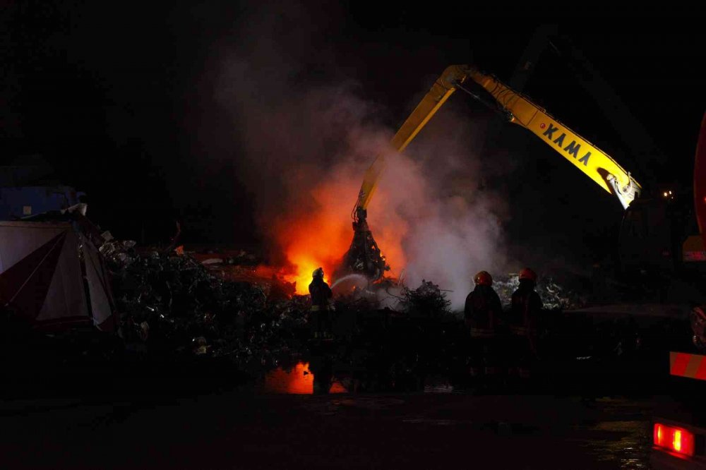 Konya hurdacılar sanayinde kimyasal madde patlaması sonrası çıkan yangın söndürüldü! Can Akpınar yaralandı