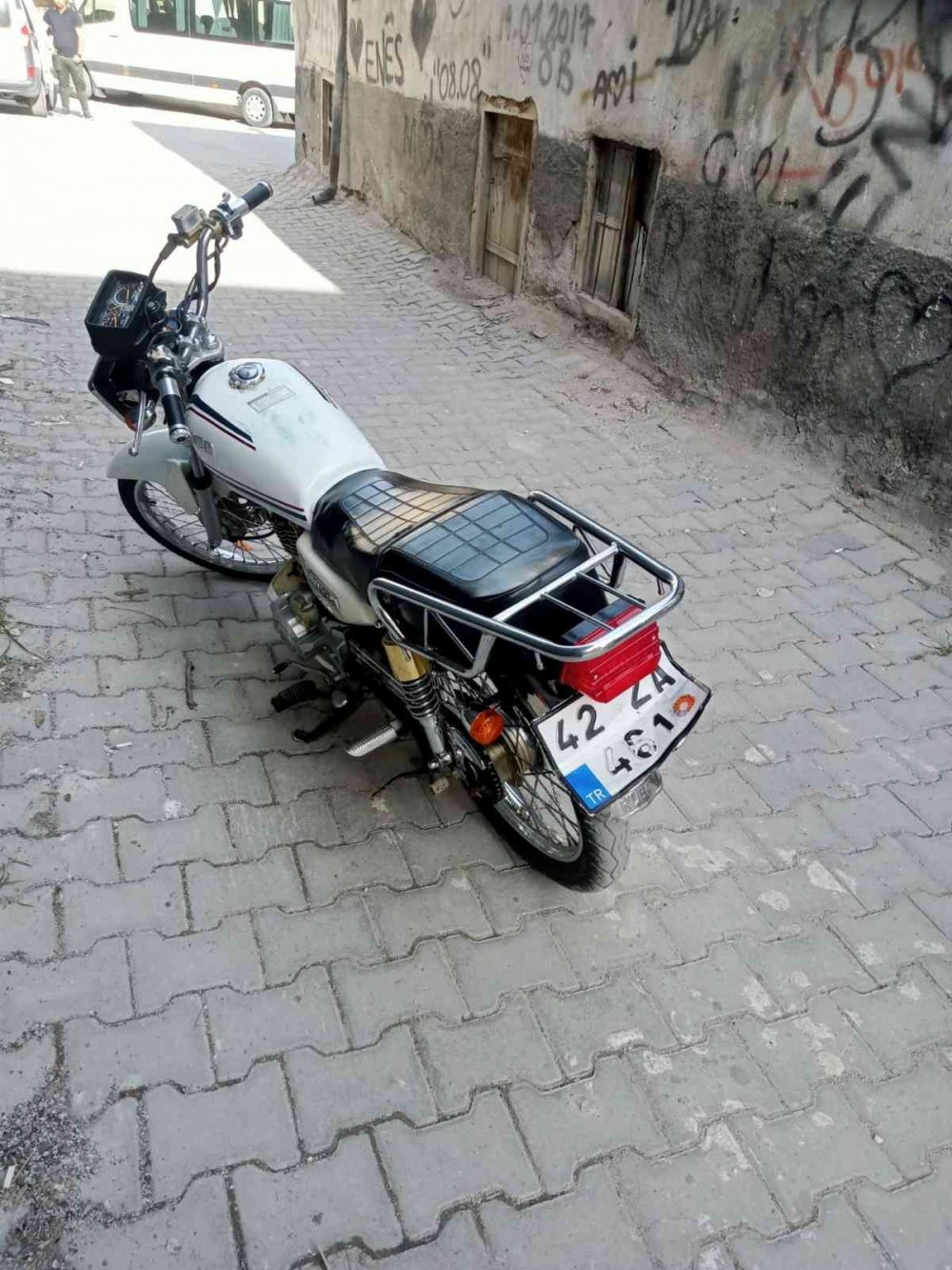 Konya'da çaldığı motosikletle benzin alan şaşkın hırsız yakayı ele verdi