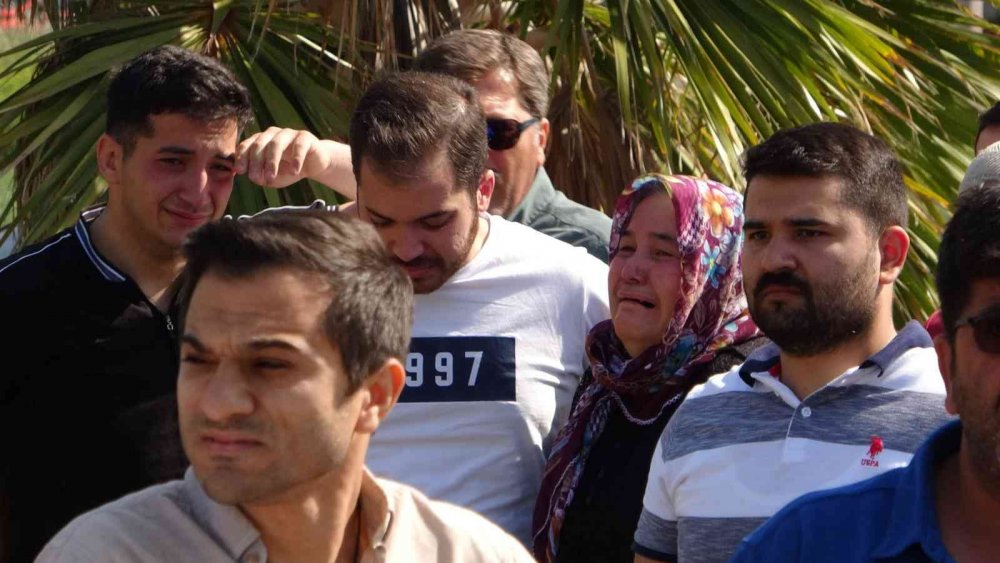 Ticari taksi ortadan ikiye bölündü, genç sürücü olay yerinde hayatını kaybetti