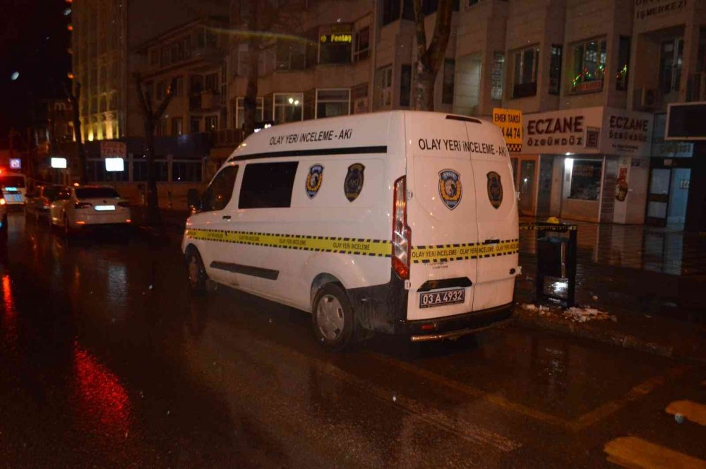 Afyon'da bıçaklı kavga! 1'i ağır 2 yabancı uyruklu şahıs yaralandı