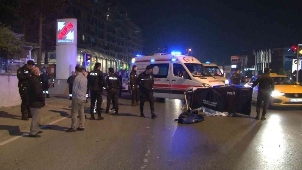 Avcılar'da dehşet! Kırmızı ışıkta geçen sürücü 2 kadına çarptı! 1 ölü 1 yaralı