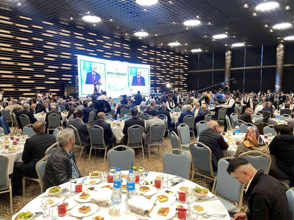 Bakan Kurum: Konya'nın evladı, bin yıllık bu kutlu davanın bir neferi olmaktan şeref duyuyorum