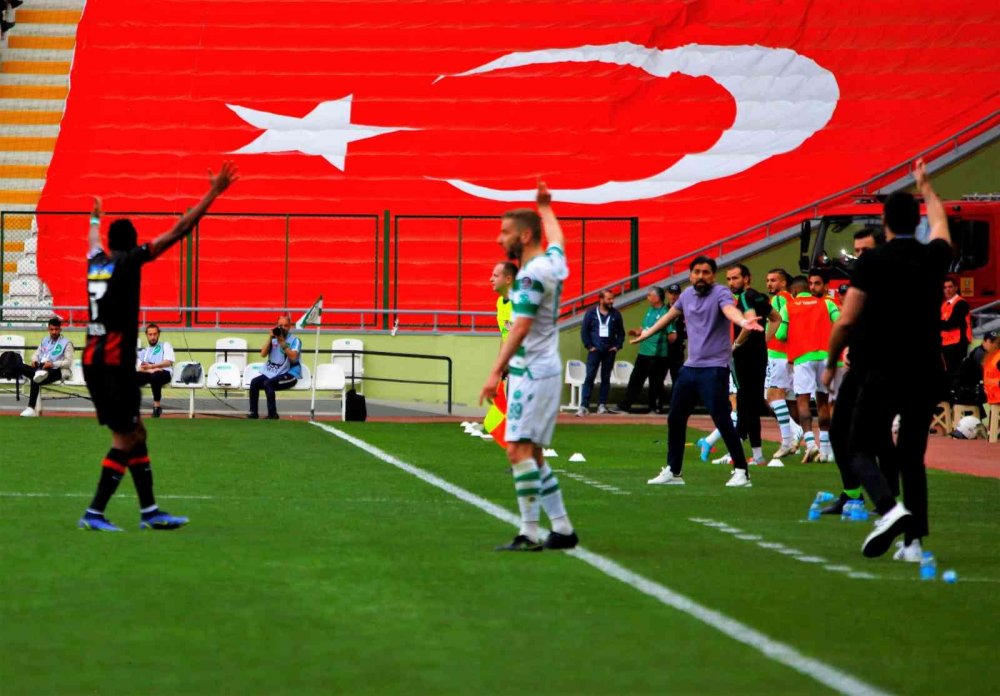 İyi oynayan kazandı! Fatih Karagümrük peş peşe bulduğu 2 golle Konyaspor'un bayramını zehir etti!