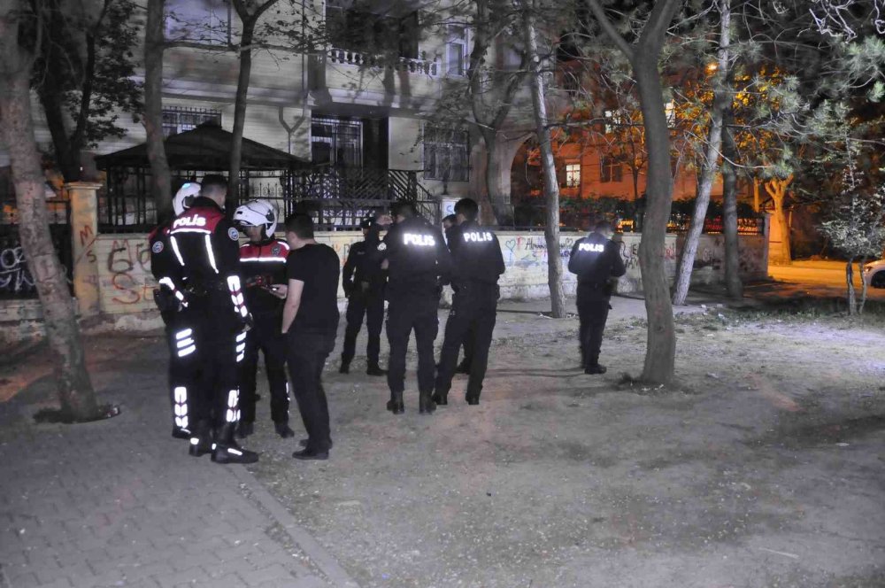 Karaman’da kanlı gece! 16 yaşındaki bıçaklı genç 1 ağır 3 kişiyi yaraladı