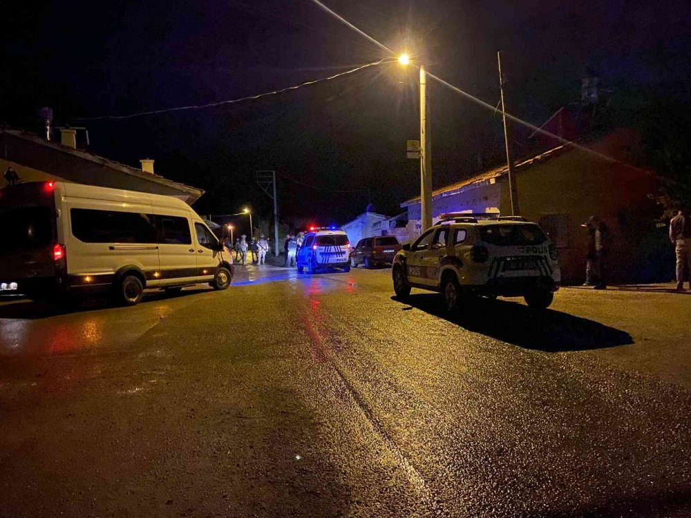 Konya'da olaylı gece! Ekipler 2 kadını yaralayıp polise silah doğrultan saldırganın peşinde